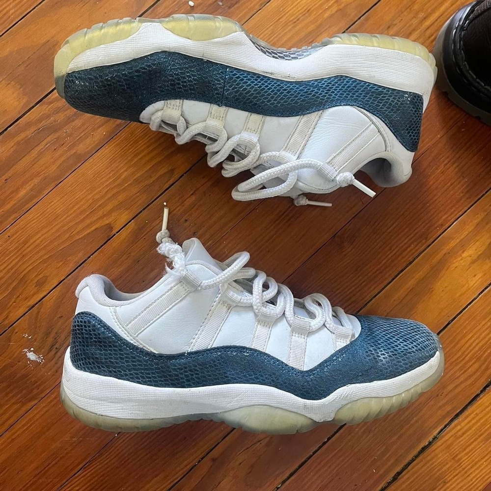 2010s Jordan 11 low Navy Snakeskin size 8